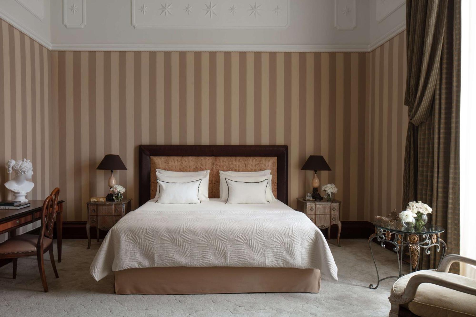 Anantara Palazzo Naiadi Hotel Rome Bagian luar foto A bedroom at the Four Seasons Hotel