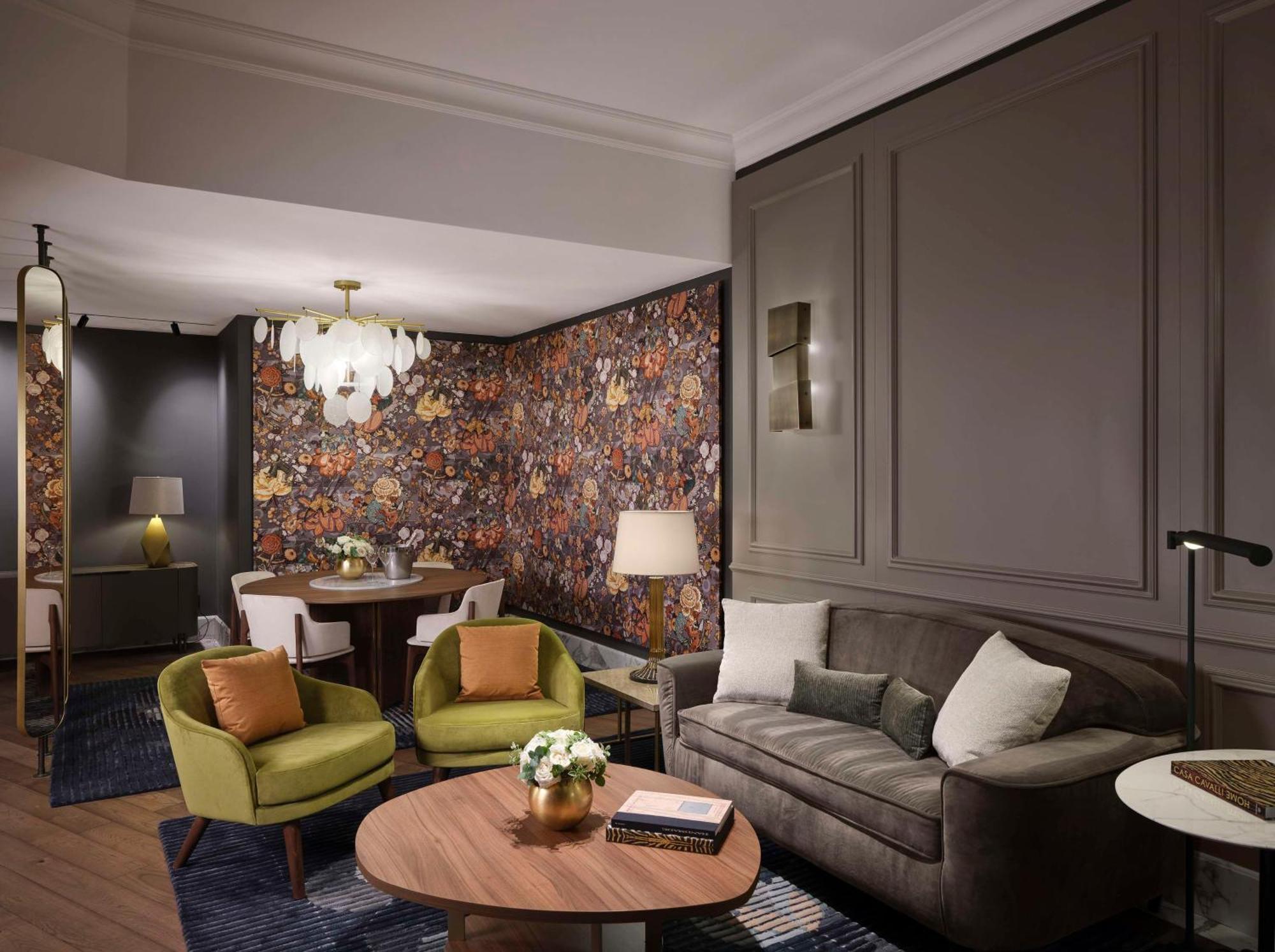 Anantara Palazzo Naiadi Hotel Rome Bagian luar foto The living room of a suite at The Hari