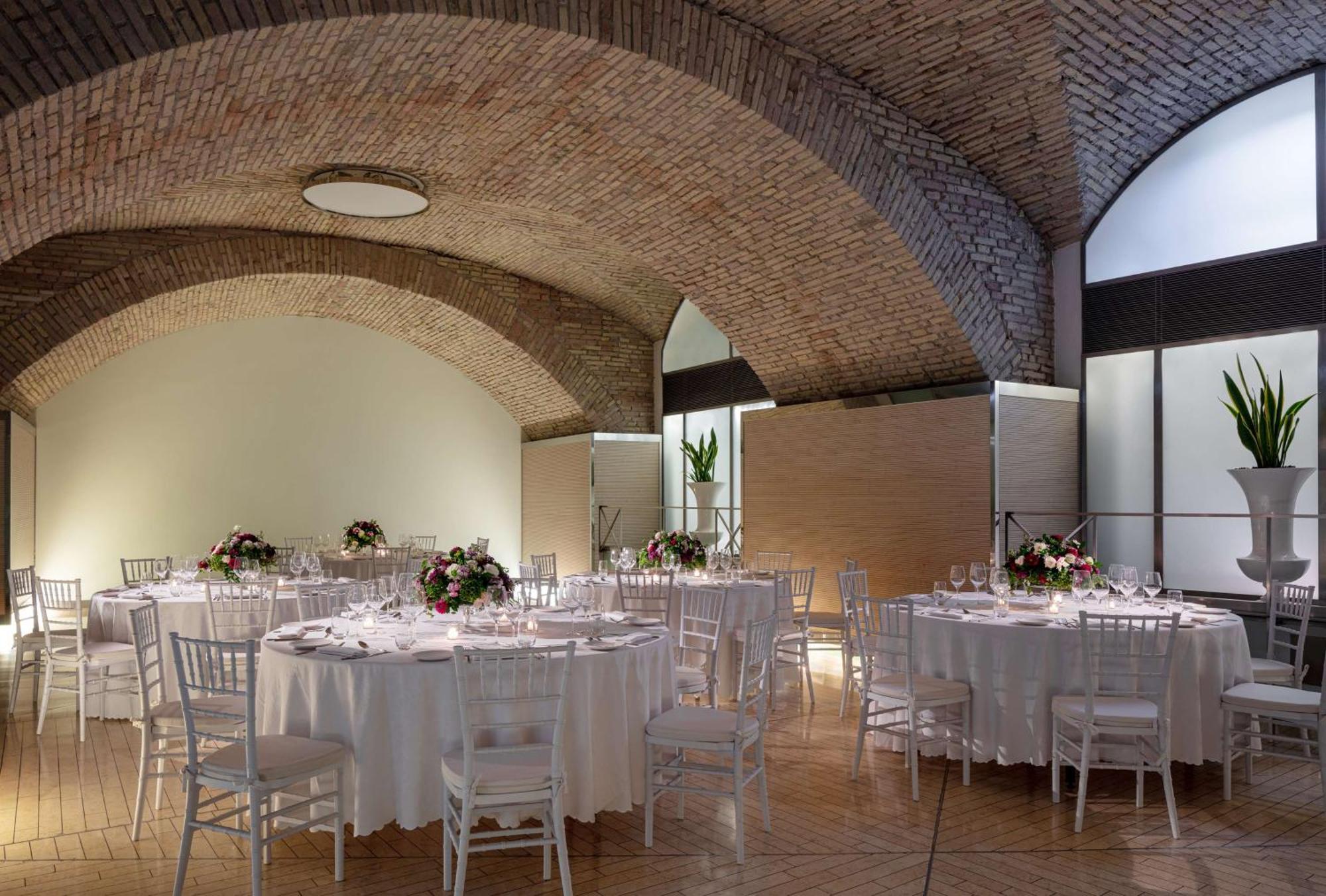 Anantara Palazzo Naiadi Hotel Rome Bagian luar foto The interior of the restaurant